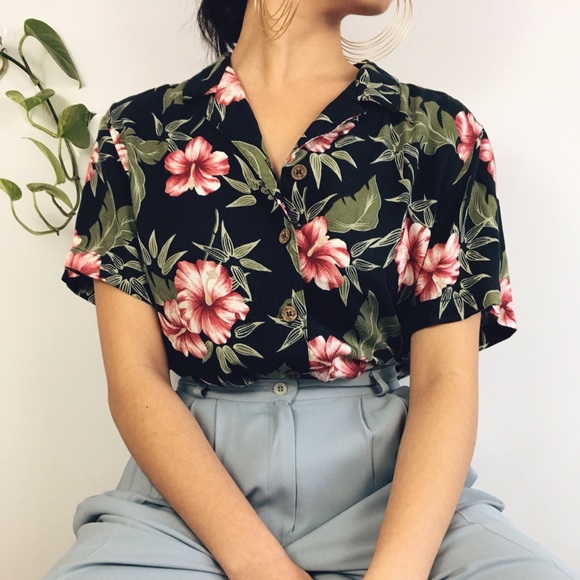 FINAL PRICE DROP Paradise Short Sleeve - Picture 3 of 3